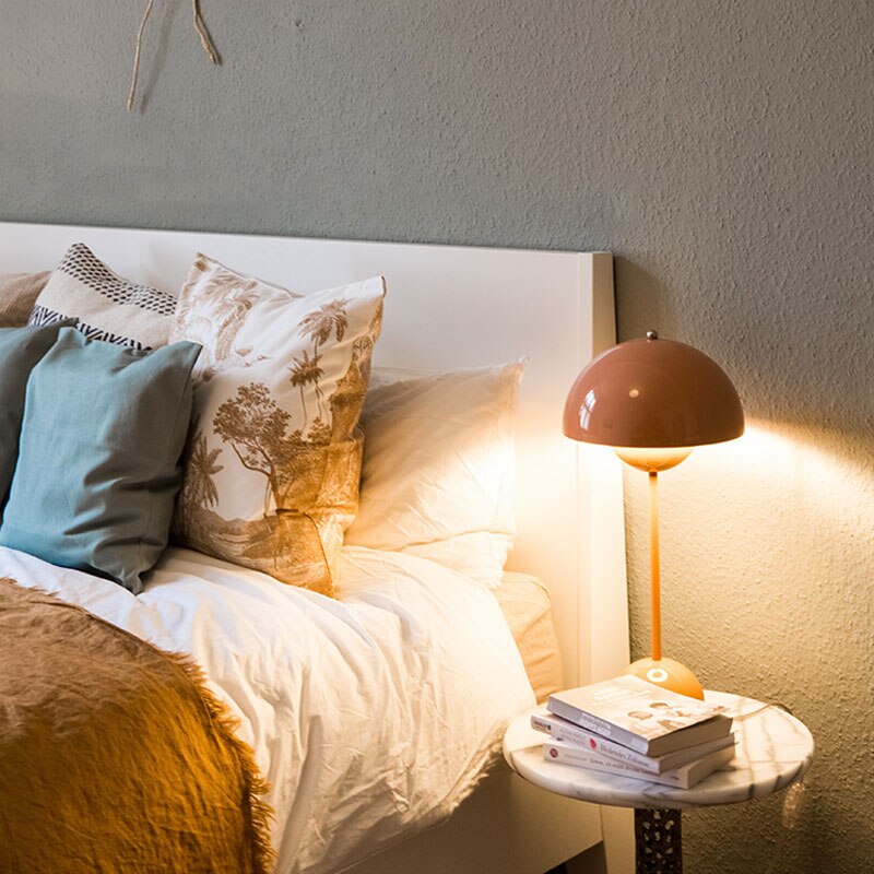 Best selling modern minimalist bedroom table lamp flowerpot table lamp E27 reading bedside table lamp home decorative lighting 2