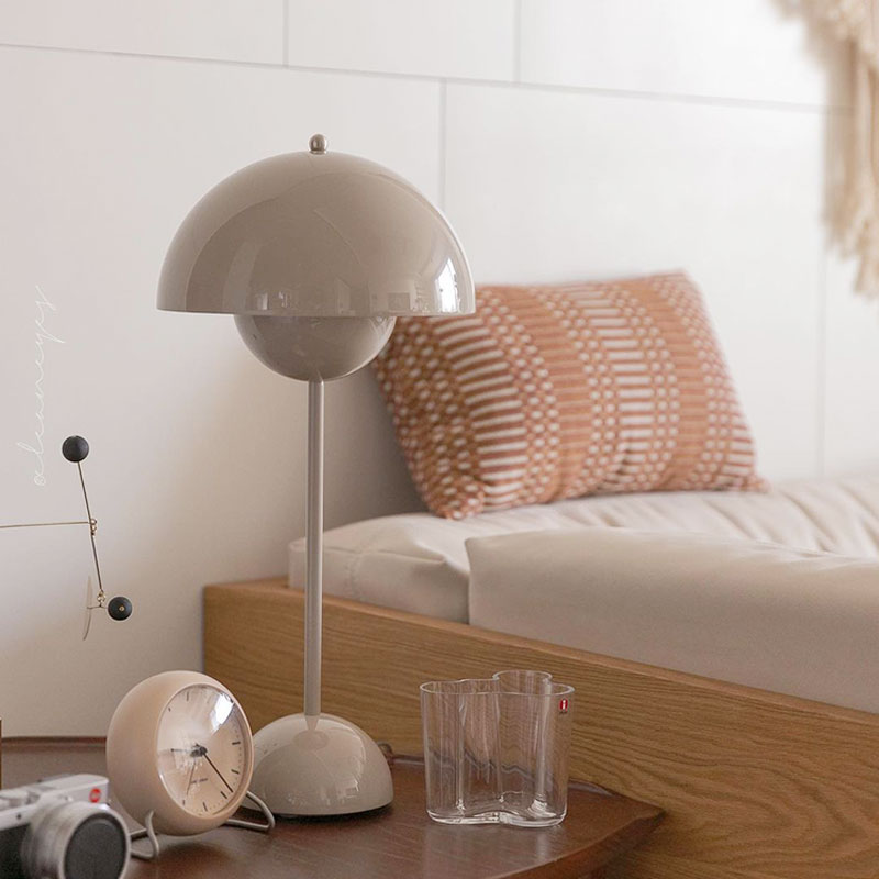 Best selling modern minimalist bedroom table lamp flowerpot table lamp E27 reading bedside table lamp home decorative lighting 4